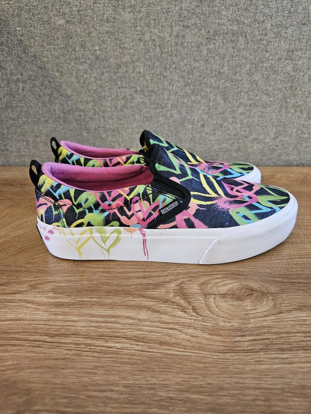 Skechers Bobs Poppy Drippin' Love Sneaker Slip-ons Graffiti Heart Print Size 4